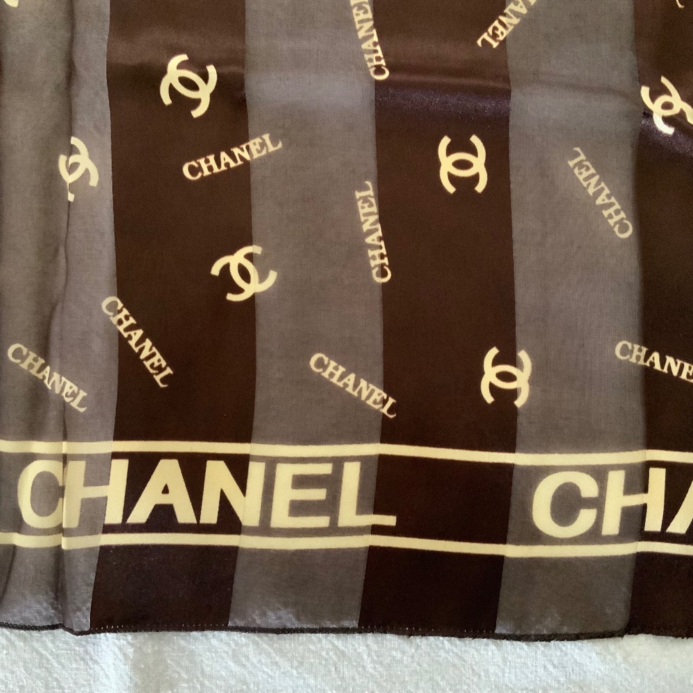 Vintage Chanel Scarf ~ 38 x 38